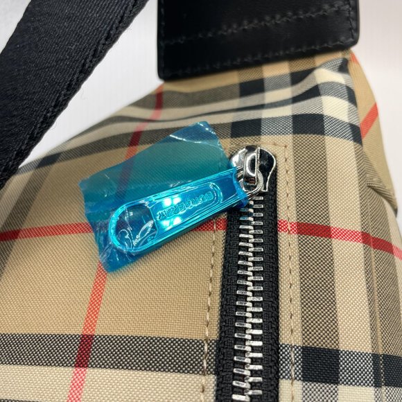 BURBERRY BELT BAG - Picture 8 of 16